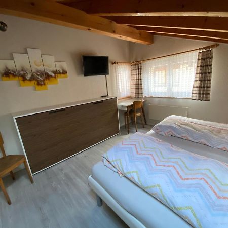 Privatzimmer / Bed & Breakfast Andermatt Exterior photo