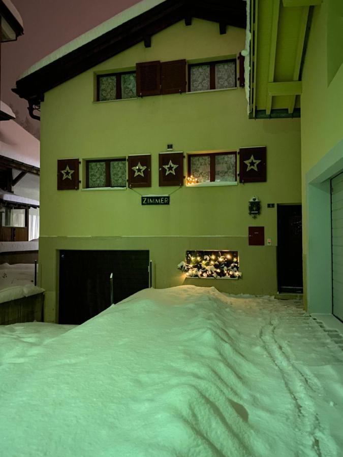 Privatzimmer / Bed & Breakfast Andermatt Exterior photo