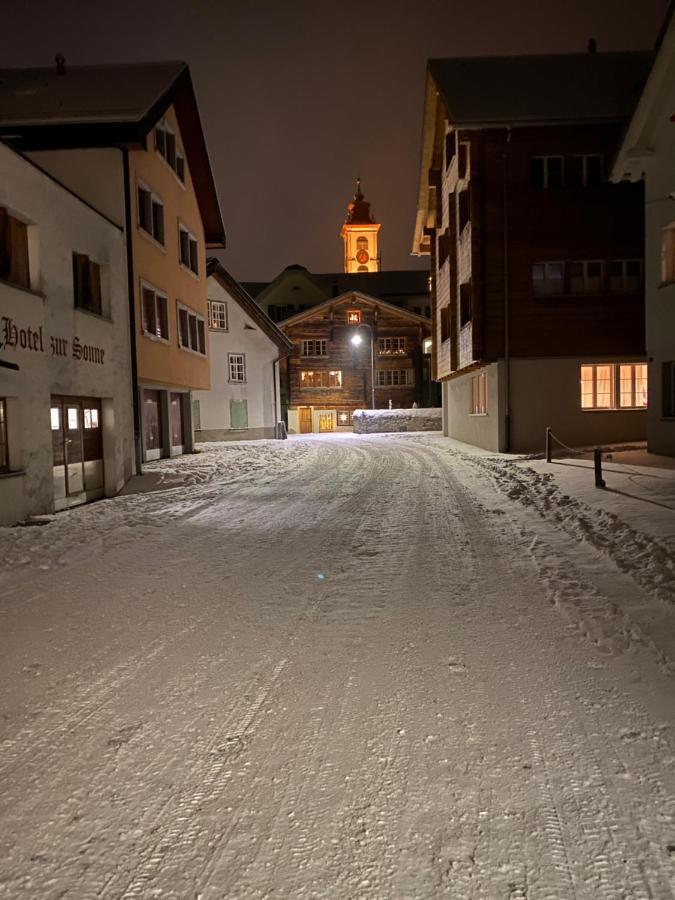 Privatzimmer / Bed & Breakfast Andermatt Exterior photo