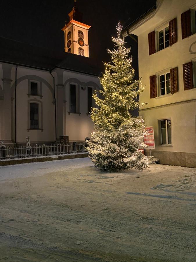 Privatzimmer / Bed & Breakfast Andermatt Exterior photo