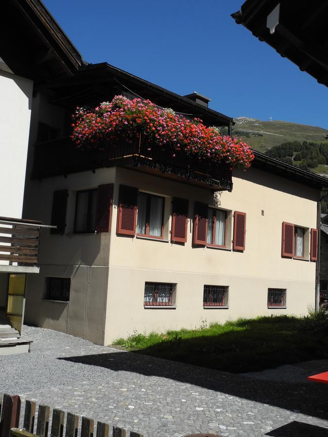 Privatzimmer / Bed & Breakfast Andermatt Exterior photo