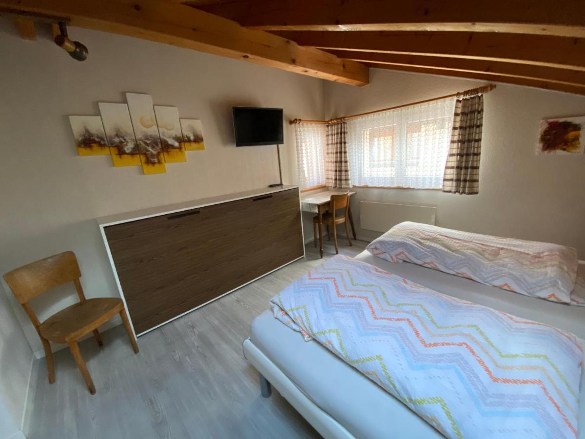 Privatzimmer / Bed & Breakfast Andermatt Exterior photo