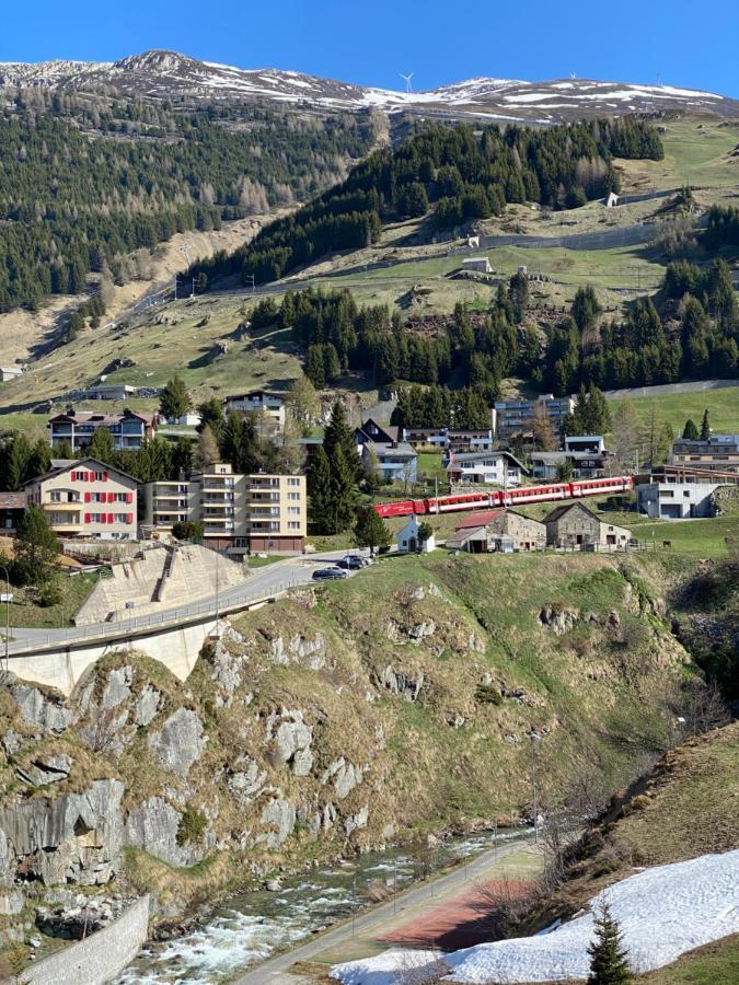 Privatzimmer / Bed & Breakfast Andermatt Exterior photo